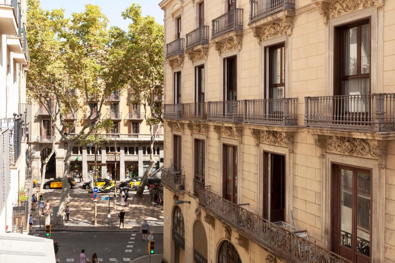 Gaudi Ramblas Barcelona Bagian luar foto
